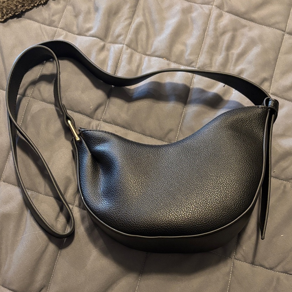 Reitmans Black Pebbled Shoulder Bag